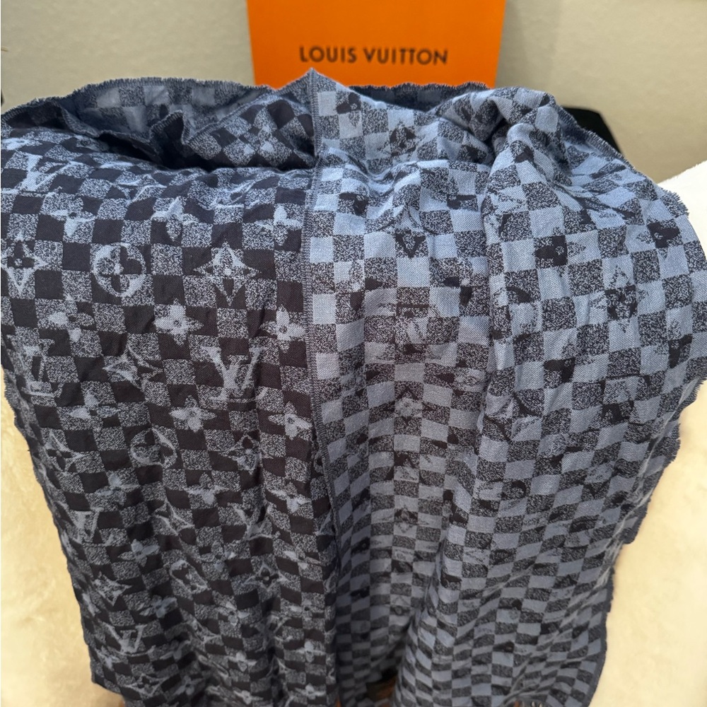 Louis Vuitton Monogram Scarf - Picture 3 of 5